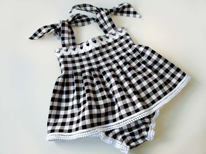 Vestido de bebe vicy blanco y negro